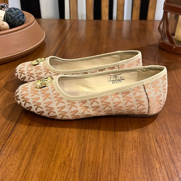 Michael Kors Faye 2 Jacquard Flats Shoes new Camel Youth 5Y GS Big Girls Size 5 - Picture 3 of 14